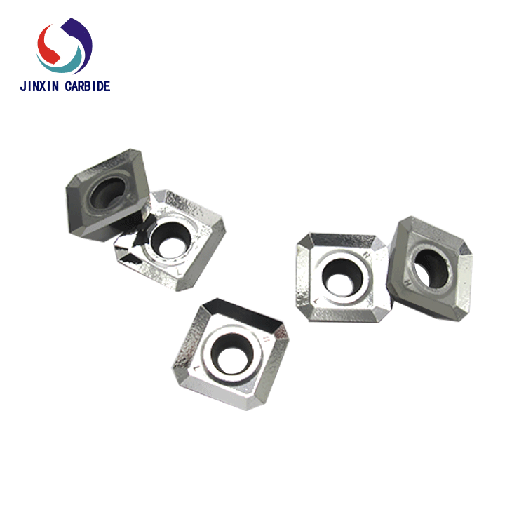 لماذا تعتبر الشفرات الخزفية المعدنية مناسبة بشكل خاص لمعالجة الفولاذ المقاوم للصدأ؟