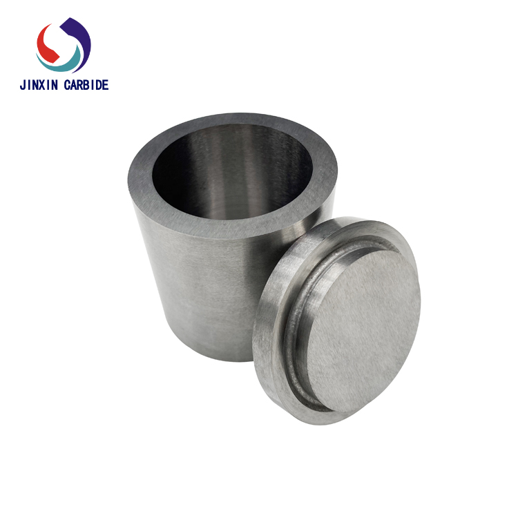 تحت أي ظروف يكون من المناسب إضافة غلاف فولاذي 304 إلى الجرة الكوكبية من كربيد التنجستن؟