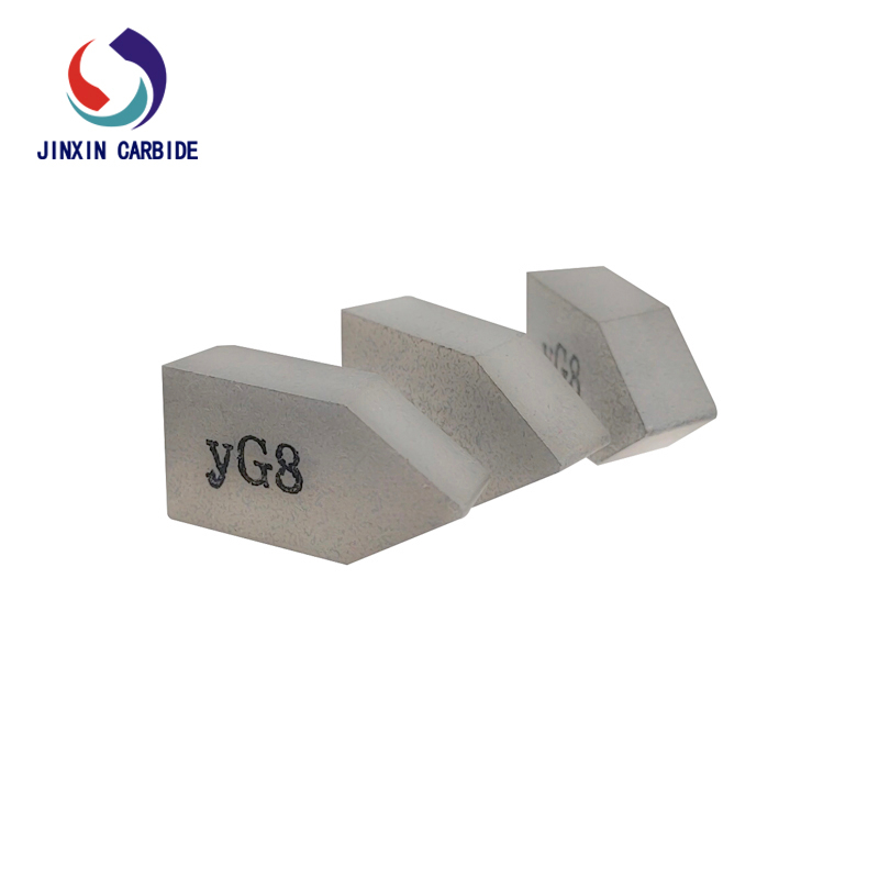 YG8 C122 إدراجات ملحومة من كربيد التنجستن لإنهاء عملية تحويل الفولاذ